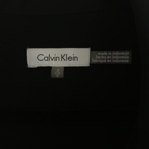 Black Sleeveless Blouse with Collar - Picture 3 of 3